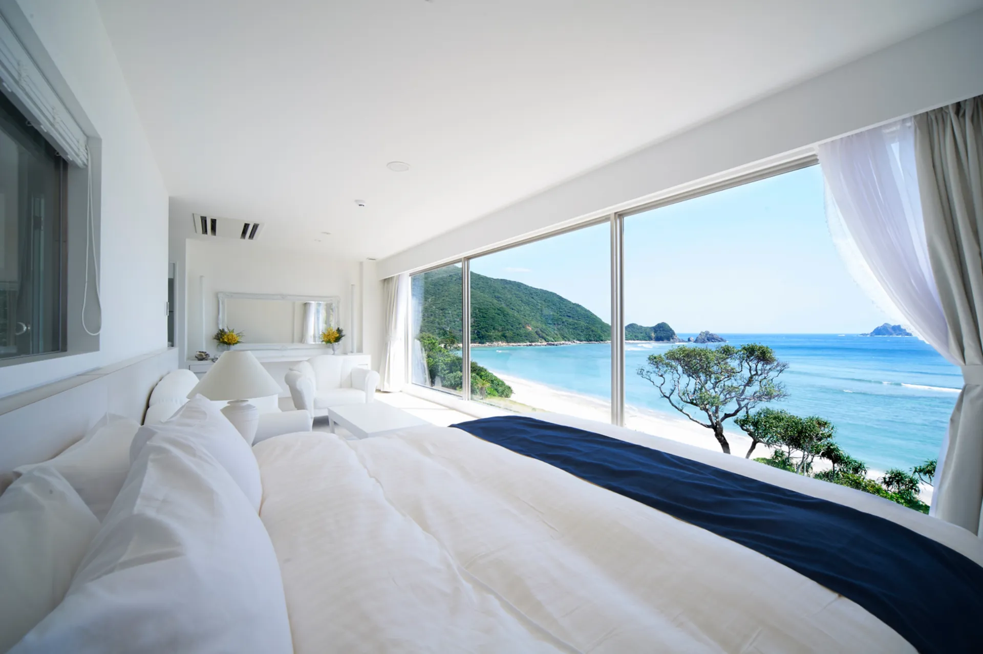 THE SCENE Hotel room view